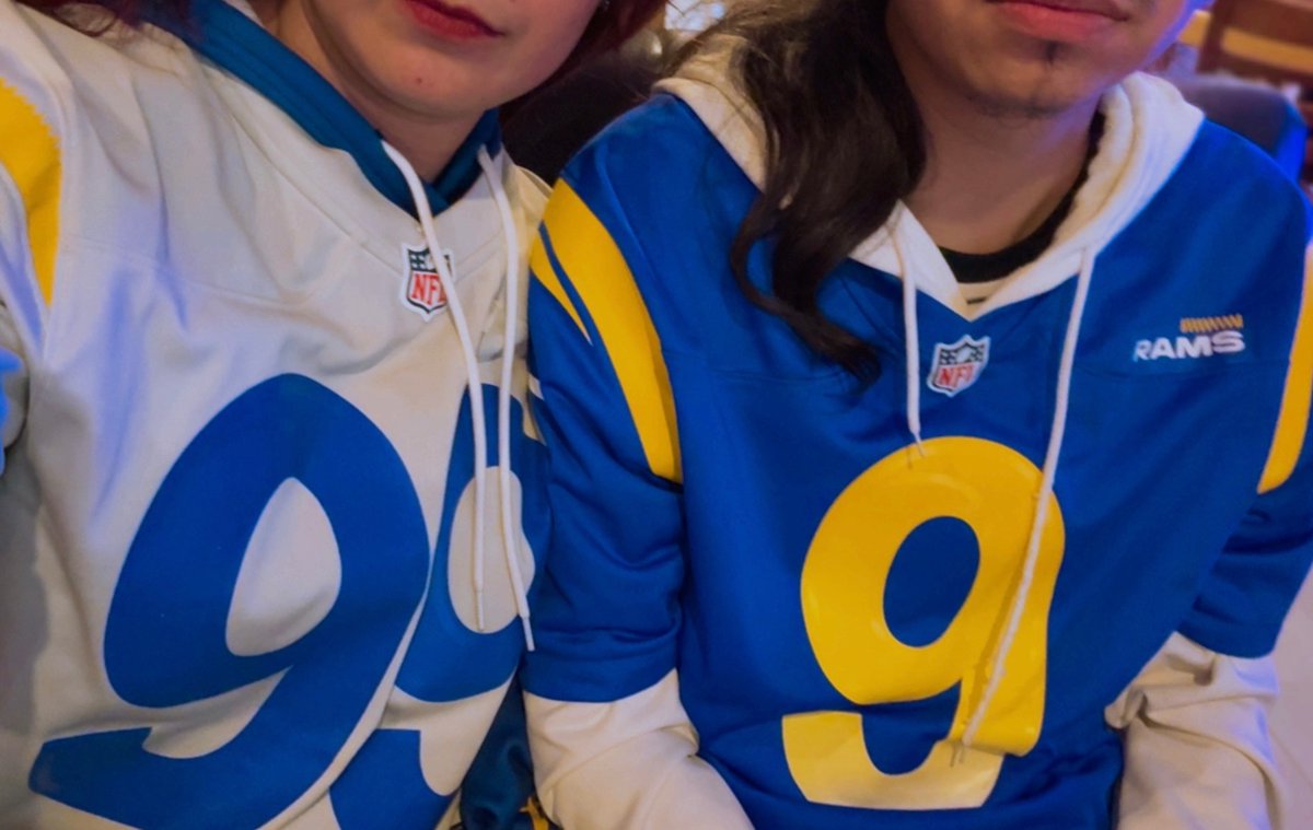 xHuidas's tweet photo. HOY GANAN LOS RAMS ! 🐏💛💙 #NFLEnTelevisa https://t.co/SfxHRCifHC