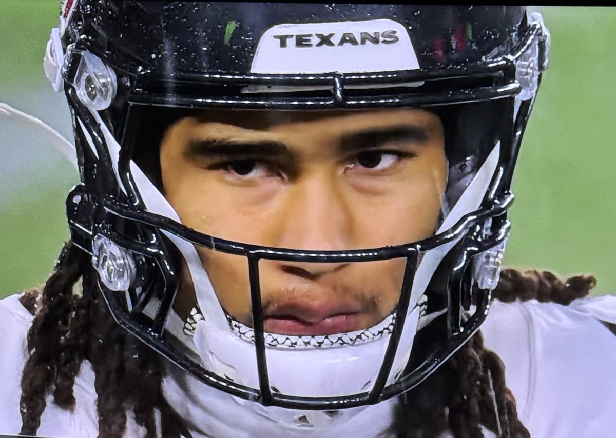 Super70sSports's tweet image. You can never trust a quarterback with a 7th grade mustache.