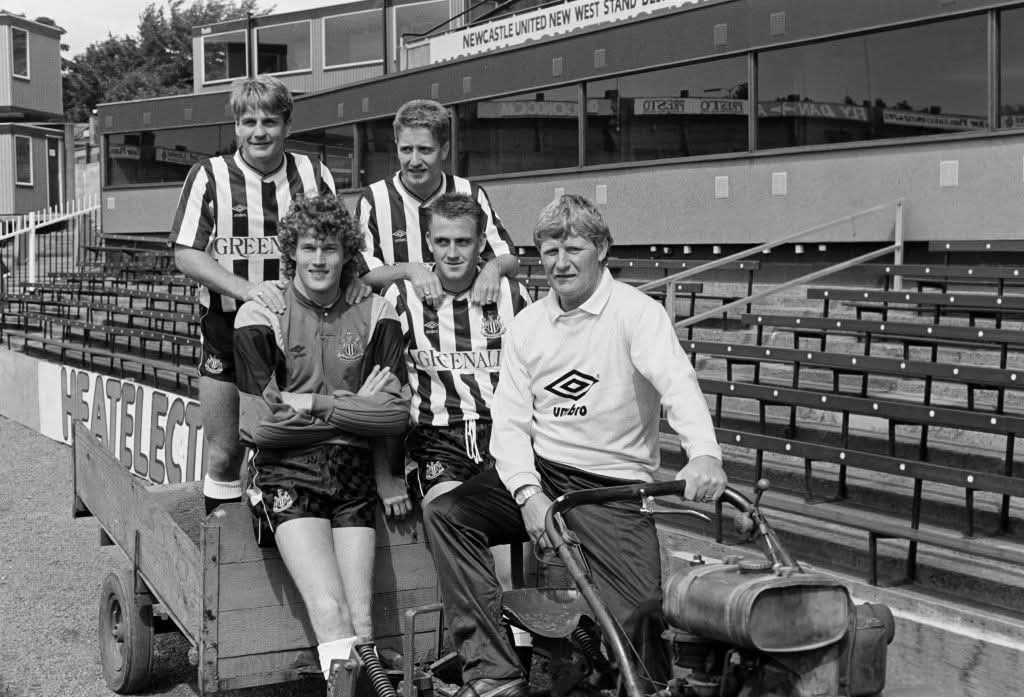 📸 Here is Willie McFaul showing off a quartet of Newcastle United signings whilst sat on the groundsman's lawnmower in July 1988. Simpler times!

With our current issues and struggles signings would be lovely these days! Signings should, for me, have happened over 2 weeks ago to