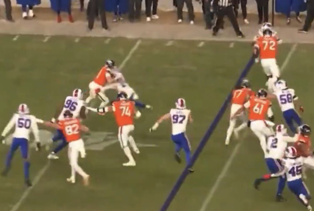 sandropacheco71's tweet image. #DenverBroncos quarterback #BoNix will miss the remainder of the #Postseason after sustaining a broken bone in his ankle during Saturday January 17, 2026’s #DivisionalRound win over the #BuffaloBills. #Nix suffered the #Injury near the end of overtime on the second-to-last play.