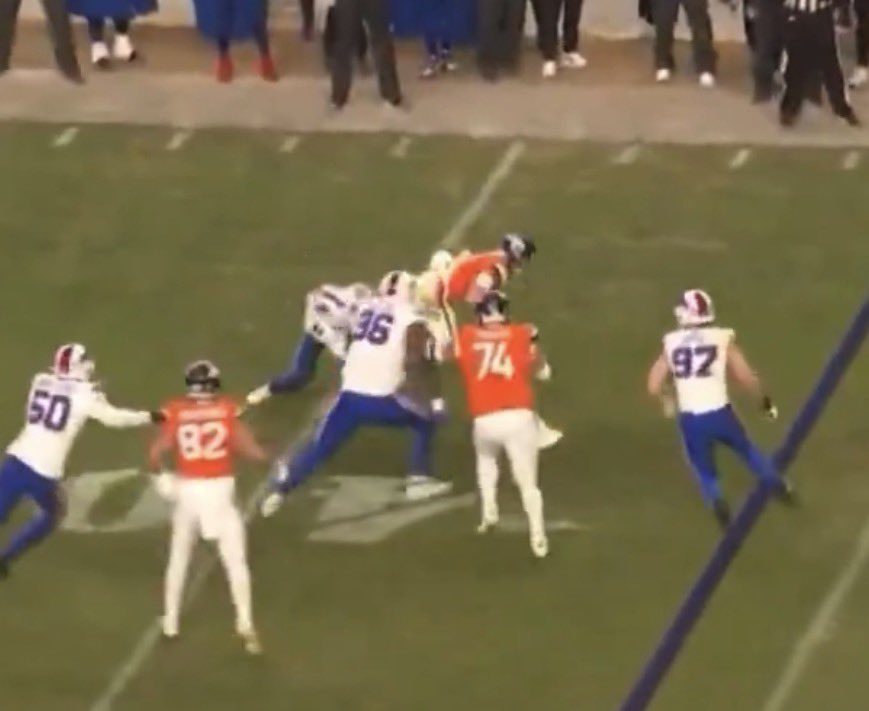 sandropacheco71's tweet image. #DenverBroncos quarterback #BoNix will miss the remainder of the #Postseason after sustaining a broken bone in his ankle during Saturday January 17, 2026’s #DivisionalRound win over the #BuffaloBills. #Nix suffered the #Injury near the end of overtime on the second-to-last play.