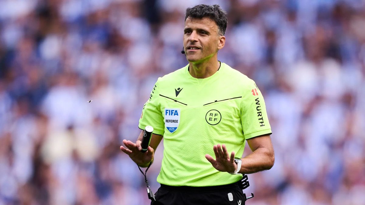 ‼️Hansi Flick has DESTROYED referee Gil Manzano in the post match press conference:

"La Liga have good referees, then there's this guy."

"I don't want to waste more energy speaking on this guy. I was reading some comments before the match, and everyone knows how he is."