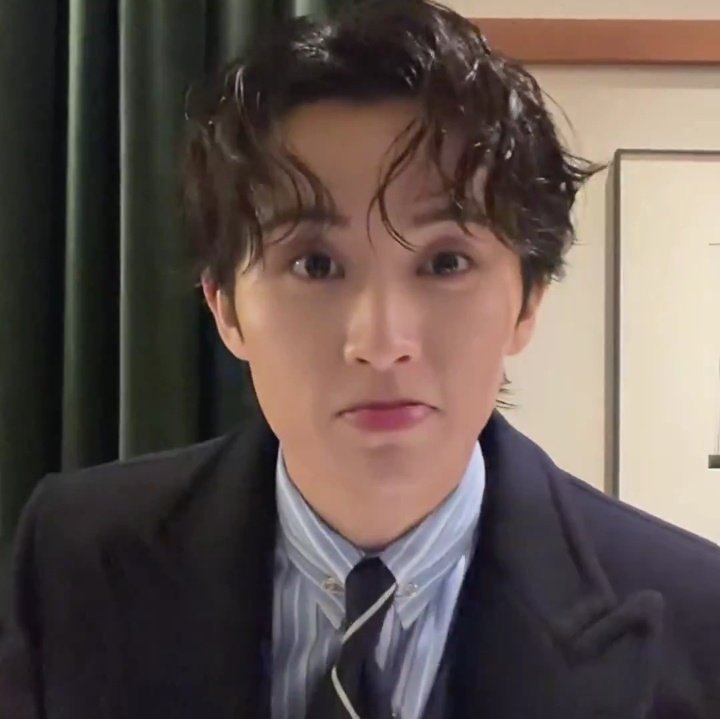 cry4lmk's tweet image. “little mark is as well-behaved as a kitten”