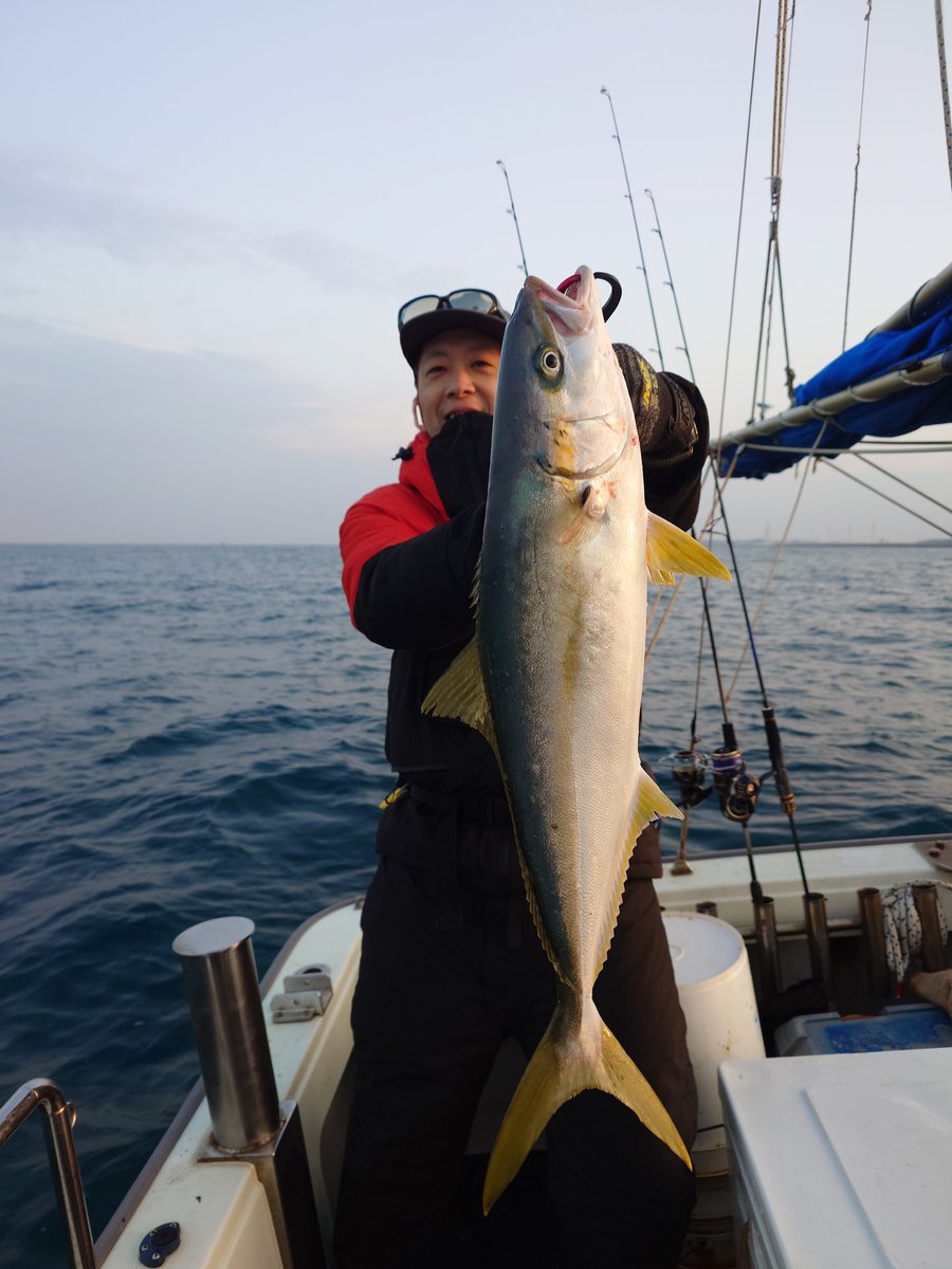 blues_maru's tweet image. 朝イチからヒラマサGET
メジャークラフト・ ジグパラバーチカルショート180グラム

#福井県 #ブルーズ丸 #ブルーズ #ヒラマサ #ジグパラバーチカルショート