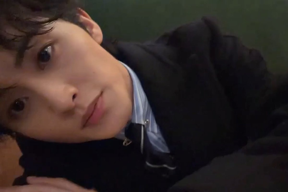 cry4lmk's tweet image. “little mark is as well-behaved as a kitten”