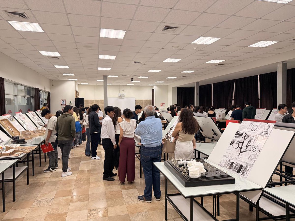 EAUSAT1's tweet photo. 1/3
𝗜𝗻𝗮𝘂𝗴𝘂𝗿𝗮𝗺𝗼𝘀 𝗹𝗮 𝗘𝘅𝗽𝗼𝘀𝗶𝗰𝗶𝗼́𝗻 𝗱𝗲 𝗣𝗿𝗼𝘆𝗲𝗰𝘁𝗼𝘀 𝗔𝗿𝗾𝘂𝗶𝘁𝗲𝗰𝘁𝗼́𝗻𝗶𝗰𝗼𝘀 𝟮𝟬𝟮𝟱-𝗜𝗜
Ayer vivimos una jornada llena de ideas, creatividad y reflexión en la inauguración de la Exposición de Proyectos Arquitectónicos 2025-II de la @EAUSAT1 https://t.co/TCeA2mwgMS