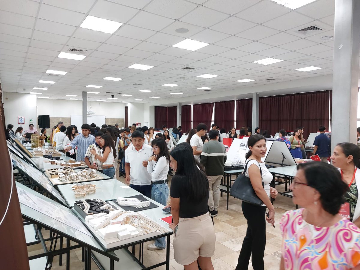 EAUSAT1's tweet photo. 2/3
Los proyectos presentados reflejan el compromiso, la sensibilidad y la capacidad crítica de nuestros estudiantes para imaginar y proyectar arquitecturas que dialogan con su contexto y responden a los desafíos contemporáneos de la ciudad y el territorio. https://t.co/3X0hMyOpUg