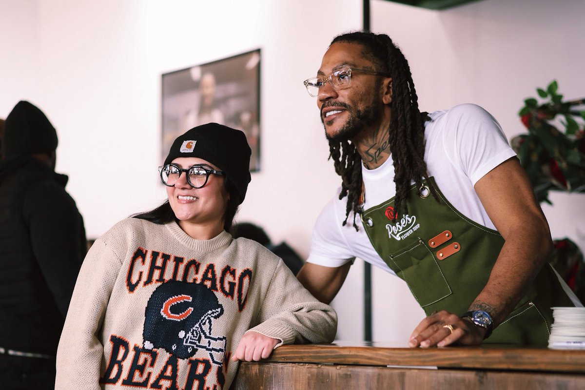 📍 Rose’s Flower Shop

The MVP pulled up to the first “bloom” drop for his family owned flower shop 🌹