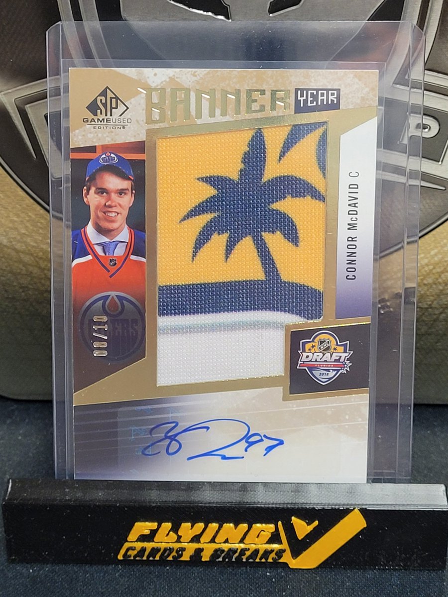 FlyingVCards's tweet image. 😲 😱 Monster Connor McDavid pull in last night's group break! 😲 😱 

Huge congrats to @ReaganPodelec on hitting this banger 👏 🙌 🔥 

Join a future break with me, via the link in my bio, and this could be yours next time 😃 

#FlyingVCards #UpperDeckHockey #ConnorMcDavid
