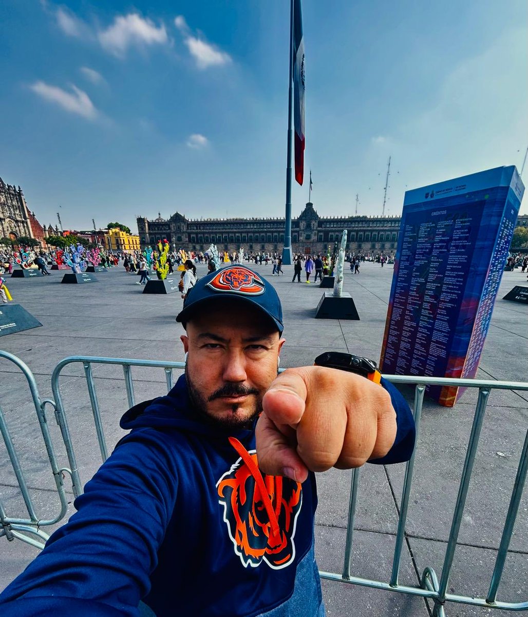 MikeManager's tweet image. Esperando el juego de mis Osos 🐻 fan desde 1985  , jugué 10 años con el 34 por Walter Payton !! (Sweetness) Y siempre desde el  Súper Bolwl XX  sigo sus transmisiones !! Gracias Toño, Enrique ,Alfredo, Memo,Valeria ,Gina, Ana ,Leo, Marie y todo el gran Staff !! Amo este deporte…