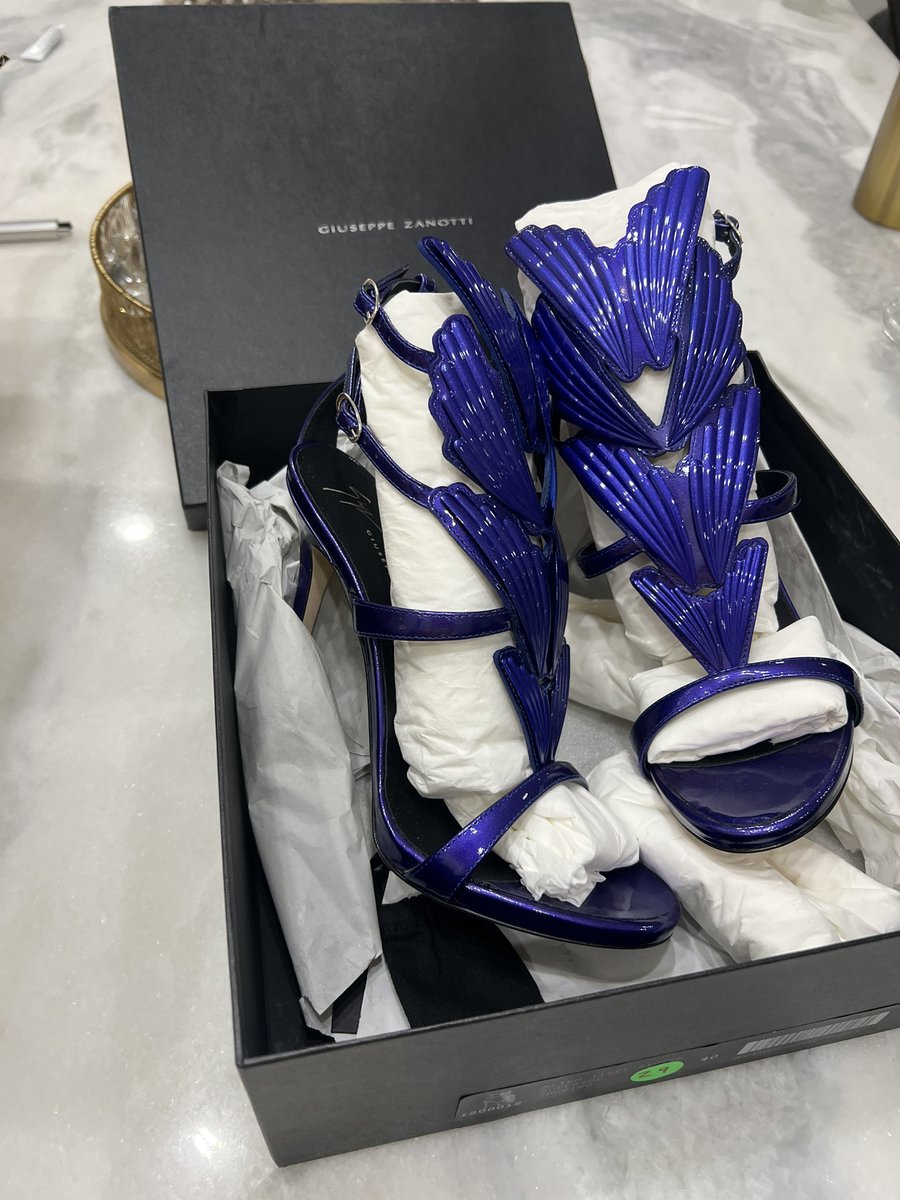 hustlanani's tweet image. My days have been getting better 🥲look at what just arrived