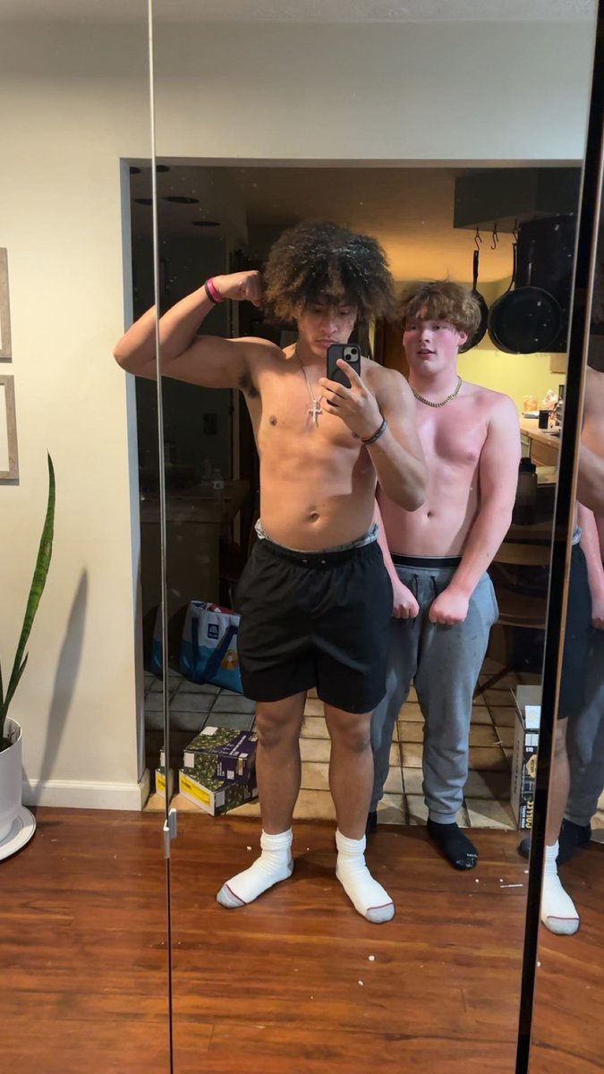 TitusStreckfuss's tweet photo. Glimpses of an explosive upper body day as a sophomore high-school football player @CoachSerricchio @sixstarfootball @GAINSportsLLC #D1 #cthsfb #GrindMode #fypシviral #ct #NewYear2026 #ClassOf2028 https://t.co/VzI4lnX4TX