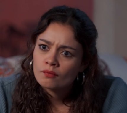 theekim7's tweet image. " como vocês se conheceram "
" foi por causa da droga "

a história de amor do raul e da joelly tá eu e a gerluce a meio hora paralisada #TrêsGraças