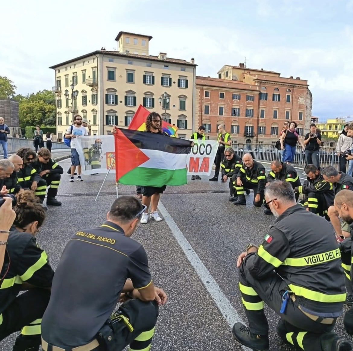 "Abbiamo osservato un minuto di silenzio in ginocchio come gesto di portatori di buona volontà di Unicef, perché il Corpo nazionale dei Vigili del Fuoco è ambasciatore Unicef"
Claudio Mariotti, pompiere da 38 anni, colpevole di rispetto per le vittime di un genocidio.
#Uominieno