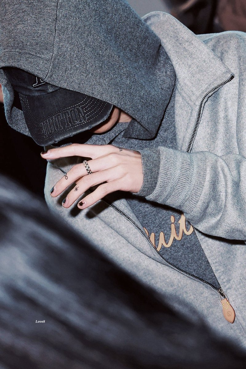 zinghao8's tweet image. 그림 대체 몬데몬데에~~~?