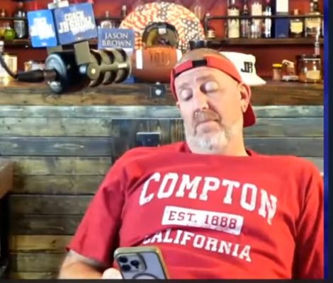 thatdeem's tweet image. @TheRealCoach_JB when smitty brings up females talking sports 😂😂😂😂