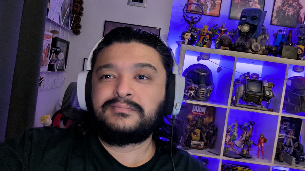 Live now with my first playthrough of Silent Hill 2!

🟣🔗 twitch.tv/spectrerobin 

#Twitchstreamer #SilentHill2