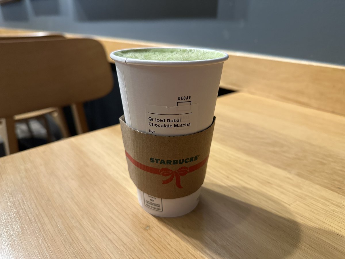 ivrygit's tweet image. 따뜻한 아이스 두바이 초코 말차를 마셔보았습니다~