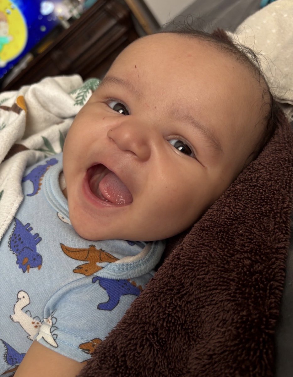 BHanni's tweet image. Tonight’s #KUCancerFighter hero is Kairo Bush, a 4-month old from Kansas City, battling a Stage II Wilms Tumor. Sweet Kairo was born just after Labor Day and sadly, was diagnosed only six weeks later.
 
In his first month at home, Kairo’s family started noticing his belly was…
