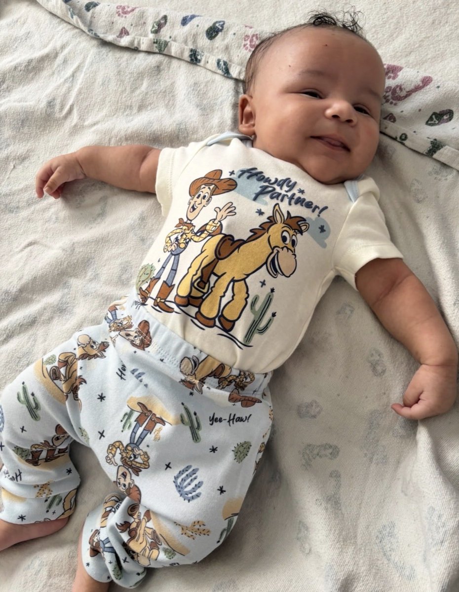 BHanni's tweet image. Tonight’s #KUCancerFighter hero is Kairo Bush, a 4-month old from Kansas City, battling a Stage II Wilms Tumor. Sweet Kairo was born just after Labor Day and sadly, was diagnosed only six weeks later.
 
In his first month at home, Kairo’s family started noticing his belly was…