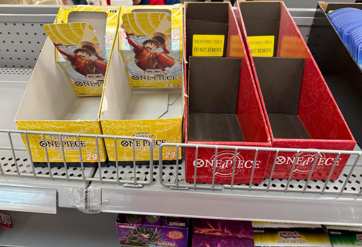 PokeRestockApp's tweet image. Local Walmart got cleaned out of One Piece Starter Decks and Blister Packs. Looks like they only got enough  inventory for 30 people max. 

@BandaiNamcoUS you have to start giving stores more inventory. You're burning money with these ant size restocks.

#OnePieceTCG #Walmart