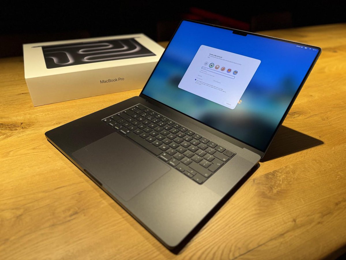 wccftech's tweet image. Apple Store accidentally bricks customer’s 2018 MacBook Pro during battery repair, replaces it with $4,300 M4 Max for free. 🔗 wccf.tech/1jilh