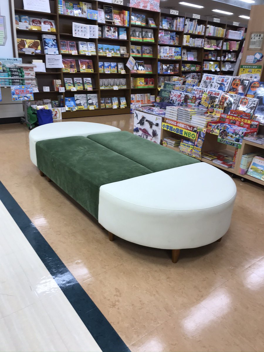 ときには
1対1で読んでいることもあるくらいの
小さな小さな読み聞かせの会やってます📚
毎月第3土曜日13:30-14:00
今月は1/17(土)

本屋さんで本を選ぶ合間に
良かったらどうぞ〜♪

#MARUZEN_ジュンク堂書店新静岡店 さん
<a href="/mj_shinshizuoka/">MARUZEN&ジュンク堂書店 新静岡店</a>