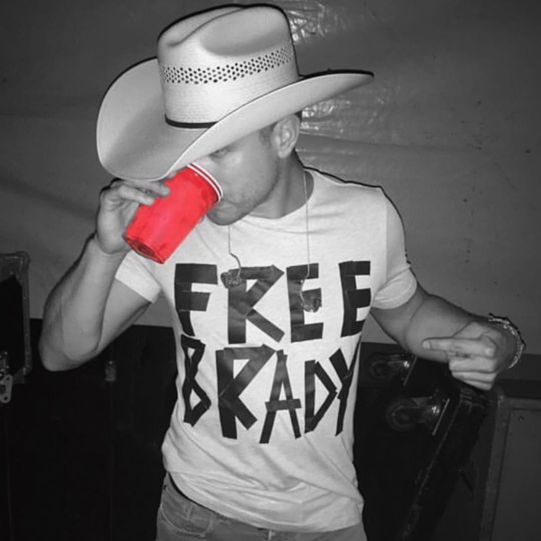 Dustin Lynch tweet media