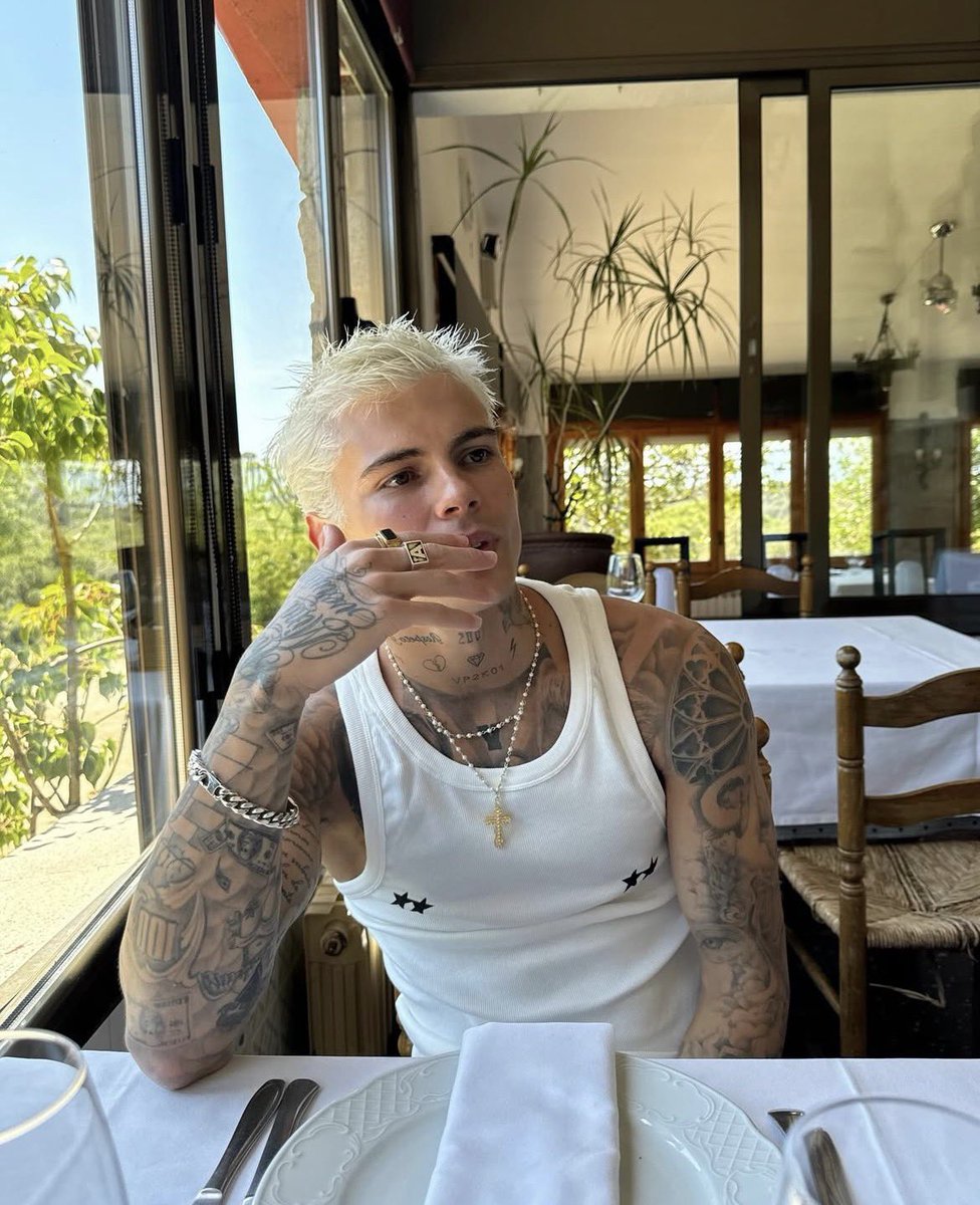 Santa Carmélia tweet media