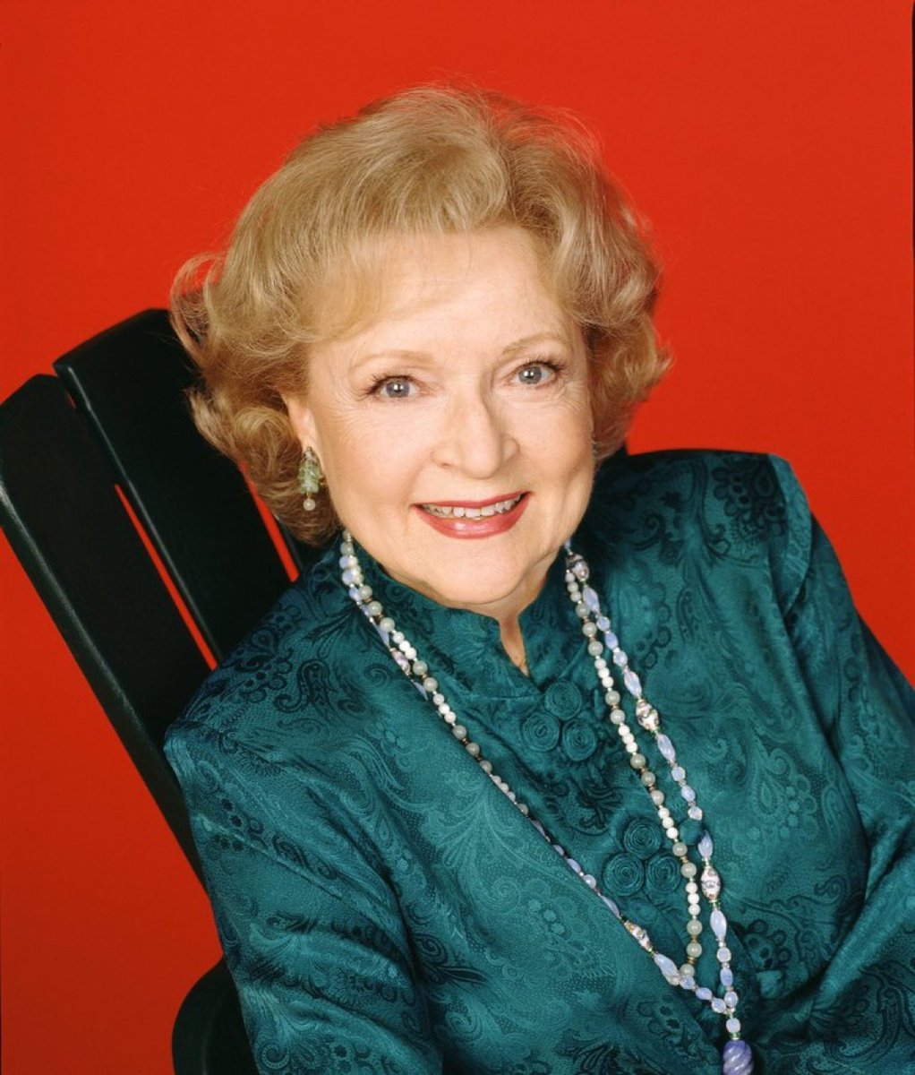 PopBase's tweet image. 104 years ago today, Betty White was born.