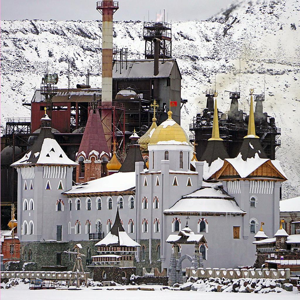 mxmlgv's tweet image. Город Сатка выглядит так, будто ты только начал играть в новую стратегию и на всякий случай строишь все важные здания поближе друг к другу