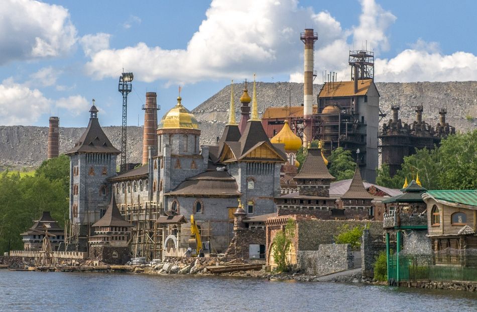 mxmlgv's tweet image. Город Сатка выглядит так, будто ты только начал играть в новую стратегию и на всякий случай строишь все важные здания поближе друг к другу