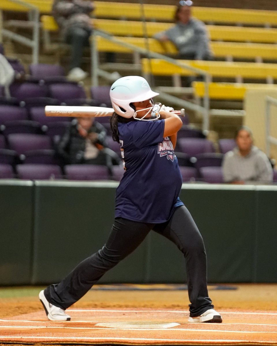 LSUsoftballcamp's tweet photo. Bright lights & big swings at Nighttime Hitting Camp! π₯
#LSUSbCamp https://t.co/yseOKEPVI1