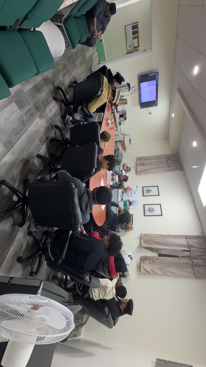 LI_MKA's tweet photo. Alhamdulillah 📚
Today’s book club was a strong start: 9 Khuddams and 4 Atfal came together for learning and discussion.
Great energy, real participation, and a solid foundation for consistency and brotherhood.
Bigger numbers next time, inshaAllah. https://t.co/aMsJBpLtkP