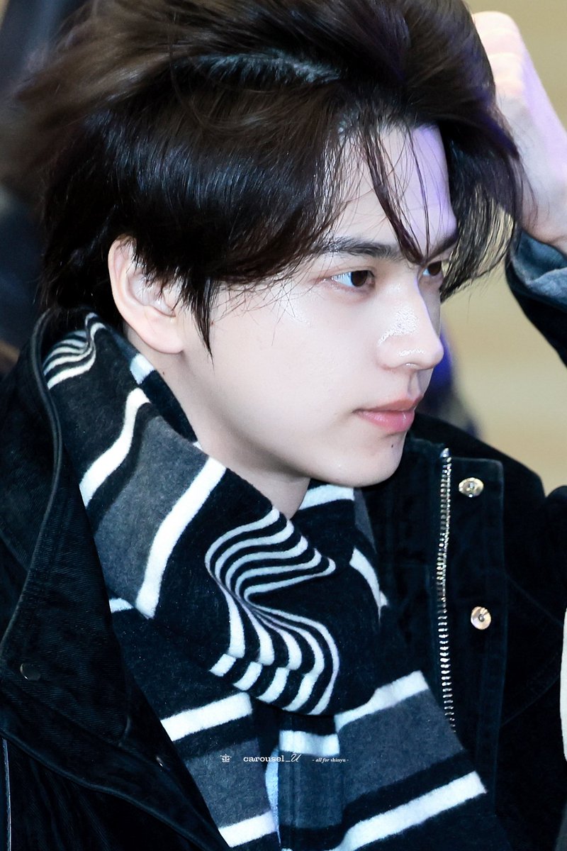 carousel_U tweet media