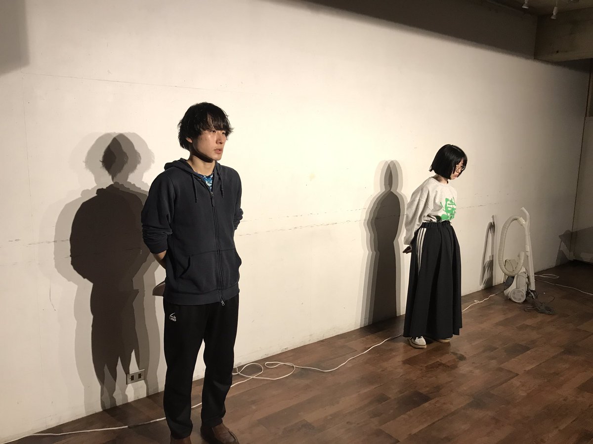 haizinzou's tweet photo. 『たのしい稽古』いよいよ初日！
いいアイデア思いついたけど、実際にやるのは絶対難しいやん！と思ったことを俳優ふたりがみるみる具現化してくれました！演技を見る芝居、というコンセプトで、言葉もいっぱいあります！まだチケットあります！ぜひみにきて！#わたしの演劇祭
https://t.co/wXh3FB4CH5 https://t.co/t0GhuooK9I