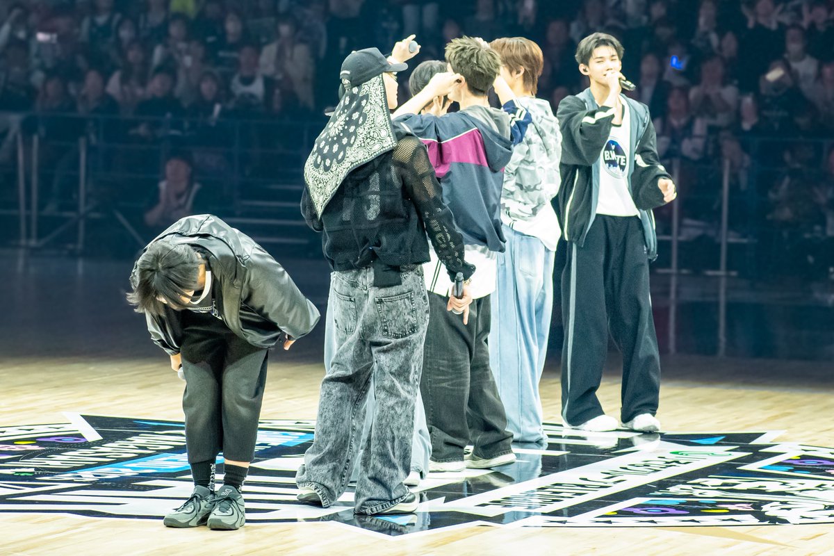 j2x61's tweet image. お辞儀がすごく深い方もいらっしゃって
礼儀正しすぎるで賞を贈呈したい😂

 #andTEAM 
 #Bリーグオールスター