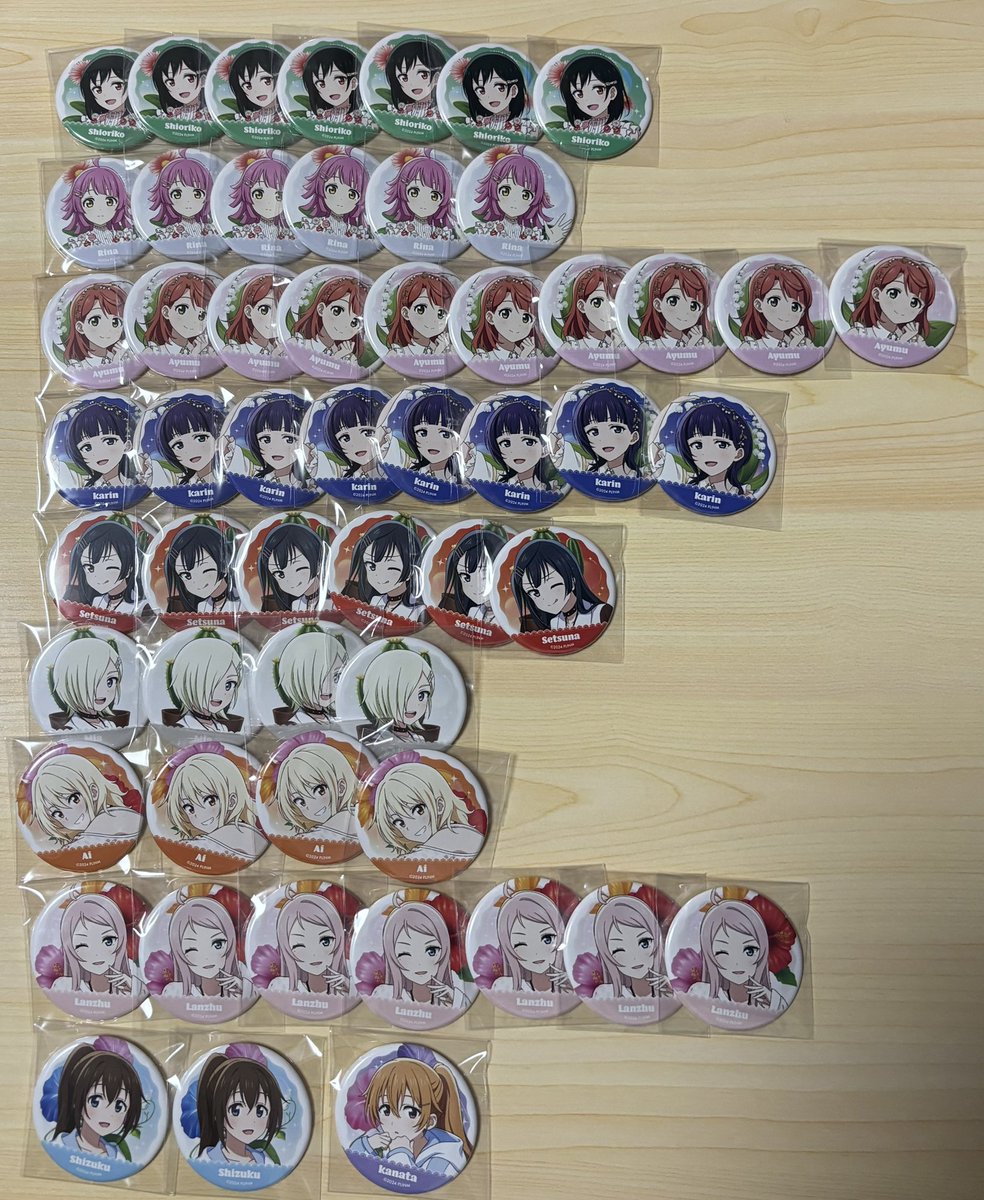 Sakurano_Tra's tweet photo. ラブライブ！虹ヶ咲学園スクールアイドル同好会 ‐FLOWER MUSIC COLLECTION‐ 缶バッジ 原宿

出)画像1

求)
交換　同種かすみ エマ(もしくはライブ缶かすみ エマ たんぽぽ)
譲渡　定価※せつ菜不可
譲渡は6個以上につき画像2の特典ブロマイド1枚お渡し可

17〜18日京王アリーナ現地希望です。 https://t.co/JtfFHTL2fJ