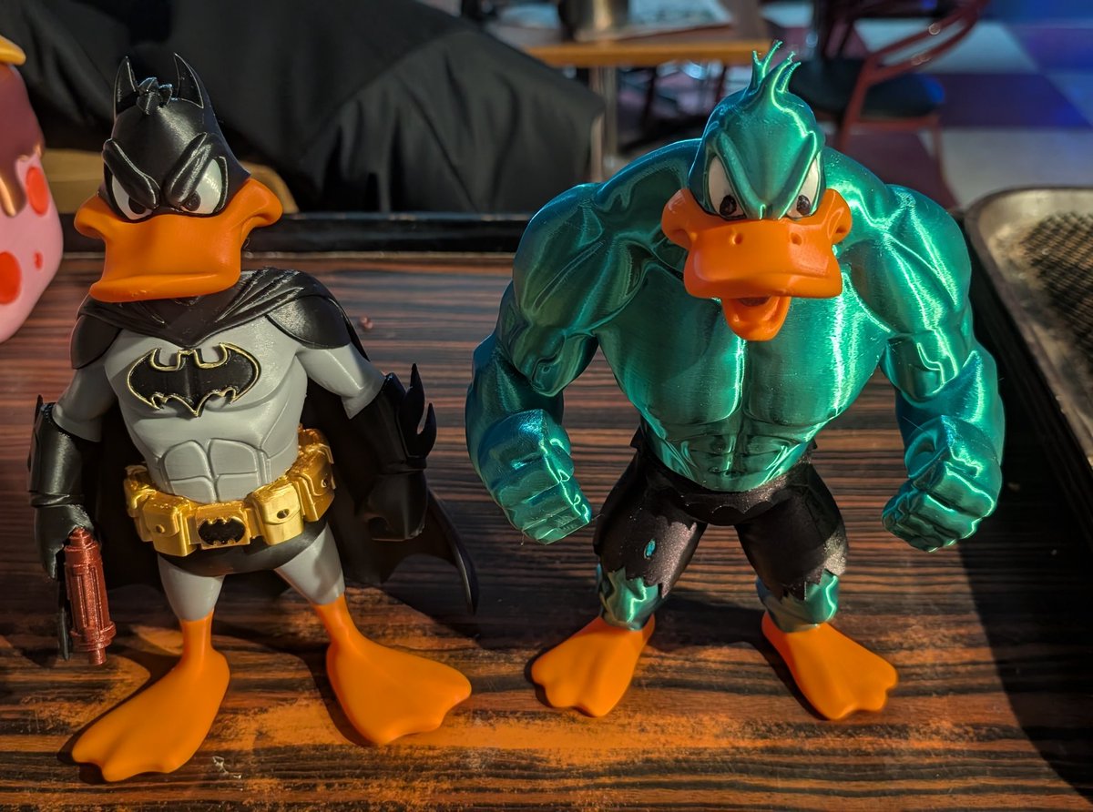 Raymond3dcorner's tweet photo. @Creality3dP 

I am a Maker from Canada 🇨🇦
The Daffy x Batman + Daffy x Hulk. 

Printer : Creality K1 Max + Cold Plate + Space Pi Plus filament dryer. https://t.co/l2kYJZzzJg
