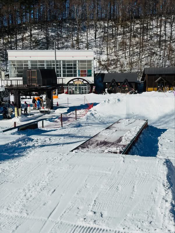 NinjaSnowLand's tweet photo. ボックスです！
レールです！
今日からブラウンリフト横に
オープンすることになりました！

入る前には他のお客様との衝突に
じゅうぶんご注意ください！
ちなみにソリやストライダーなどはご遠慮ください。 https://t.co/lMdkl9JtG3