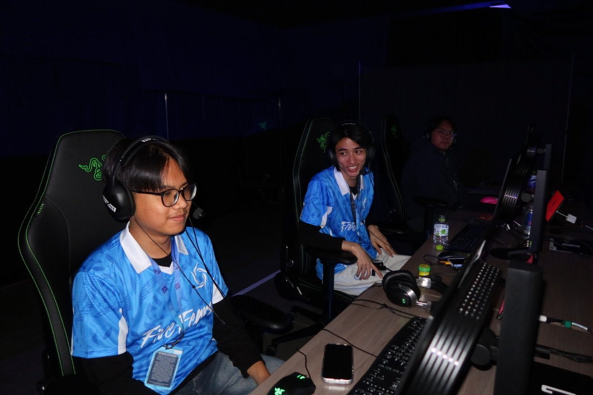 FiveFears's tweet image. 🥹 Get someone who looks at you the way @ItsGOPGAPz looks at @aflowfn