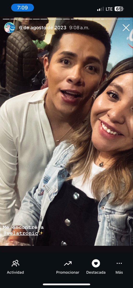 MariiChaavez's tweet photo. @VelaTronic No sé si recuerdes pero te pedí una fotito afuera de la arena en el concierto de los 2000s ☺️ https://t.co/m2axSwX3fQ