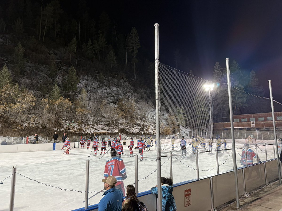 realsombreroman's tweet image. Friday night lights in Los Alamos, New Mexico! UNM takes on UCLA at the Nuclear Shootout tournament! This has @SickosCommittee written all over it!