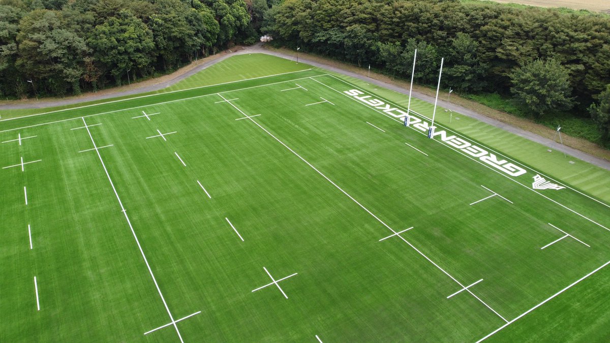 🏉✨日本初のWR認定✨

グリーンロケッツ東葛の我孫子グラウンド人工芝ピッチが、World Rugby公認施設として認定されました！

高い基準をクリアしたこのグラウンドは、トップチームだけでなく、地域のラグビースクールの練習場としても活用されています。