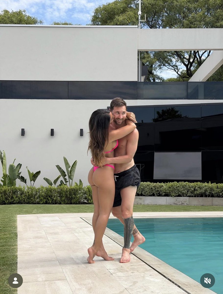 mariannno_'s tweet image. - anoche soñé con vos
- que soñaste?
- no me acuerdo…