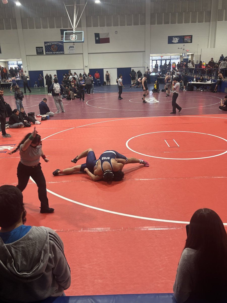 DV wrestling getting after it today at the 47th Annual Bowie Invitational.#OFOD <a href="/DVHSYISD/">Del Valle HighSchool</a> <a href="/YISDAthletics1/">YISD Athletics</a>