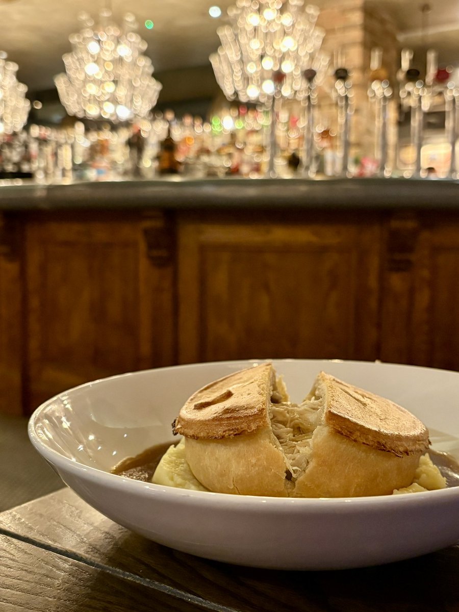 Golden pastry, creamy mash, rich gravy 🥧
Our chicken, ham &amp; leek pie - proper comfort food!

#pie #comfortfood #goodfoods