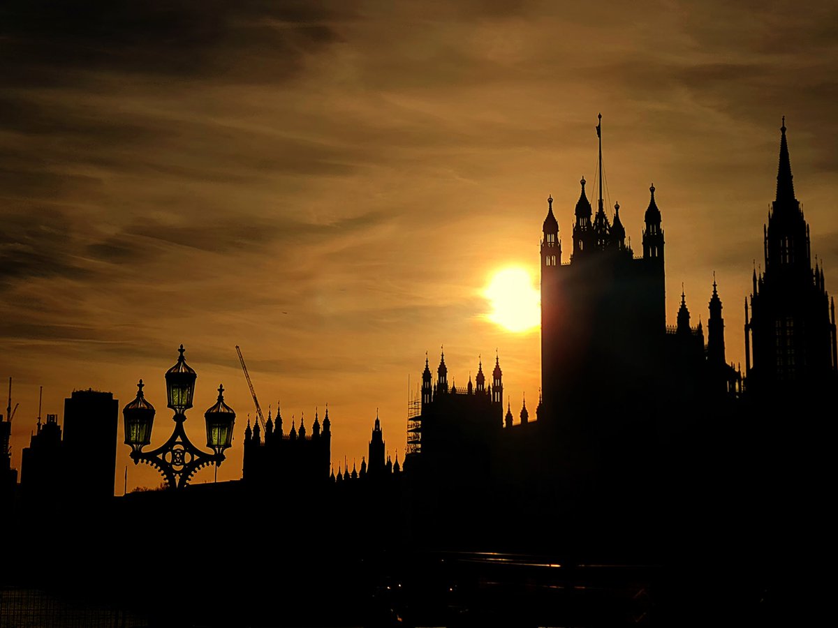 London_W4's tweet photo. Earlier today, I was sat in a pub, scrolling through here and only seeing posts about doom and gloom. Posts that made me angry. So, I decided to change my approach. I scrolled and scrolled. I didn’t stop to read any post. I just scrolled until I saw a pretty photo and pressed like. Then scrolled more and saw another photo I liked and pressed the heart button. After a while of this, my feed became full of pretty pictures. If you carry on doing the same thing, you’ll get the same results, so sometimes it’s good to try something different. Anyway, here’s my photo of the Houses of Parliament and a sunset I took some time ago, with the most beautiful lamppost on Westminster Bridge. I hope you might pause and press the like button as you doom scroll through here and who knows; it might brighten your day and your timeline.