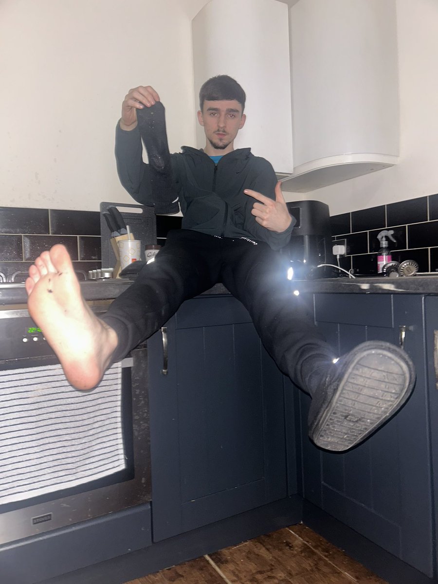 yungscallylad's tweet image. This sock lint needs licking off 🥵

Get in my DMs and get serving daddy😈