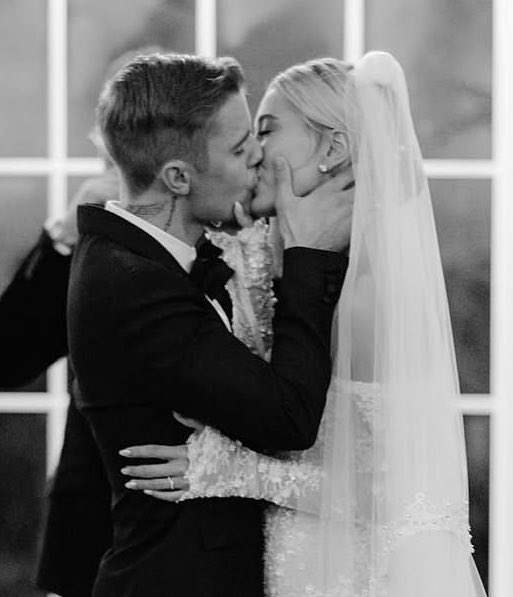 offmybieb's tweet image. he held her face with the same tenderness like he did when they got married 🥹😭